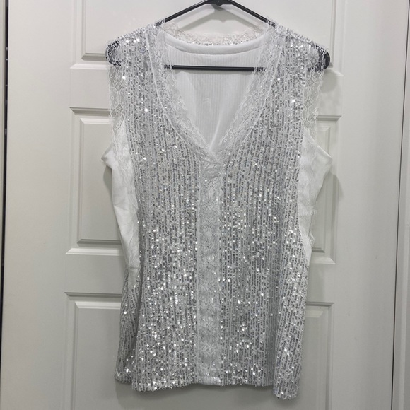 Tops - NWT Brand New White Sparkly top